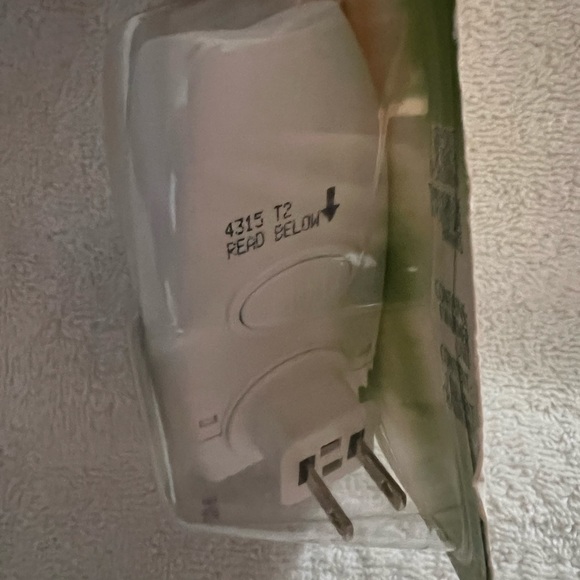 Air Wick Scented Oil Warmer Old Style Wall Plug Almost Vintage 2004 New Sealed - Picture 8 of 8